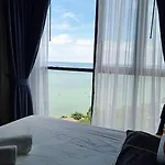 อพาร์ทเม้น Sea View At The Front - Breathtaking View *