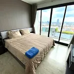 The Base - Spacious, 2 Bedroom, 2 Bathroom, Penthouse - Centre - 595 *