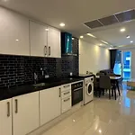 Grand Avenue By Monthstayz Thailand อพาร์ทเม้น