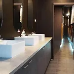 Hood Apartment *