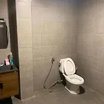 Hood Apartment *