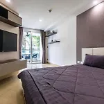 อพาร์ทเม้น Large Luxury - Centre - Centara Avenue, Pool View - 217 *