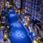 Large Luxury - Centre - Centara Avenue, Pool View - 217 อพาร์ทเม้น