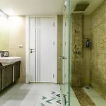 Large Luxury - Centre - Centara Avenue, Pool View - 217 Pattaya