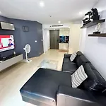 Large Luxury - Centre - Centara Avenue, Pool View - 217 อพาร์ทเม้น