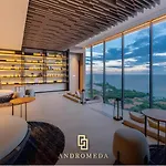 อพาร์ทเม้น Luxury 80sqm Beachfront 2 Bedroom With Views Pattaya