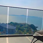 Luxury 80sqm Beachfront 2 Bedroom With Views *