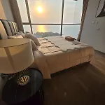 Luxury 80sqm Beachfront 2 Bedroom With Views อพาร์ทเม้น Pattaya
