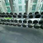 Stylish Apartment - Ultra-Fast Fiber Internet, Pool, Sauna, Gym, Smart Tv, Guest Friendly