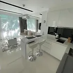 Apartment Stylish - Ultra-fast Fiber Internet, Pool, Sauna, Gym, Smart Tv, Guest Friendly