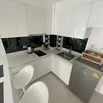Apartment Stylish - Ultra-fast Fiber Internet, Pool, Sauna, Gym, Smart Tv, Guest Friendly