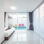 3 Bedroom Pool Royal Park Village Villa *