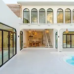 Villa Malaga, Luxe Pool Villa