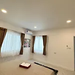 Liwei Cozy Pool Villa