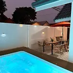 Liwei Cozy Pool Villa *