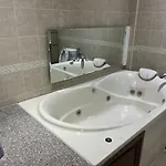 2 Bedroom With Private Swimming Pool And Jacuzzi 350m From Holiday home