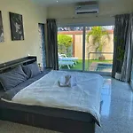 2 Bedroom With Private Swimming Pool And Jacuzzi 350m From Holiday home *