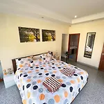 2 Bedroom With Private Swimming Pool And Jacuzzi 350m From Holiday home *
