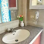 2 Bedroom With Private Swimming Pool And Jacuzzi 350m From
