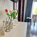 2 Bedroom With Private Swimming Pool And Jacuzzi 350m From Holiday home