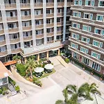 Dancenter Luxury Underwater World โรงแรม Pattaya