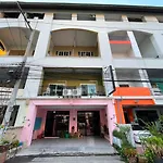 Oyo 75486 Anna Residence Jomtien