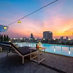 Dancenter Luxury Underwater World โรงแรม
