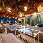 Dancenter Luxury Underwater World โรงแรม Pattaya