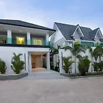 New 2024 - Two Compound - 9br - Two Pools Pattaya
