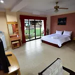 Oyo 75381 Billabong Hotel