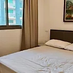 อพาร์ทเม้น Pool Access Near And Town