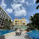 อพาร์ทเม้น Pool Access Near And Town
