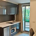 Pool Access Near And Town อพาร์ทเม้น Pattaya