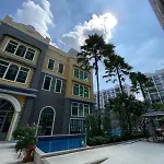 Pool Access Near And Town อพาร์ทเม้น *