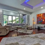 Angels-Villa-Pattaya-Near-Walking-Street-4Bed-8-People