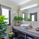 วิลล่า Angels-villa-pattaya-near-walking-street-4bed-8-people *