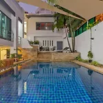 Angels-villa-pattaya-near-walking-street-4bed-8-people