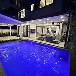 Super Luxury 3 Bedroom Private Pool With Jacuzzi, Near 711, 10 Minutes To Walking Street And - Mt8 วิลล่า *