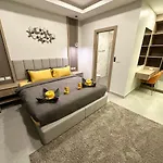 Super Luxury 3 Bedroom Private Pool With Jacuzzi, Near 711, 10 Minutes To Walking Street And - Mt8 *