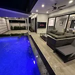 Super Luxury 3 Bedroom Private Pool Villa With Jacuzzi, Near 711, 10 Minutes To Walking Street And Pattaya Beach - Mt8