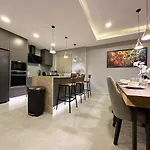 Super Luxury 3 Bedroom Private Pool With Jacuzzi, Near 711, 10 Minutes To Walking Street And - Mt8