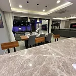 Super Luxury 3 Bedroom Private Pool With Jacuzzi, Near 711, 10 Minutes To Walking Street And - Mt8 * Pattaya