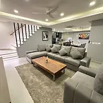 Super Luxury 3 Bedroom Private Pool With Jacuzzi, Near 711, 10 Minutes To Walking Street And - Mt8 วิลล่า Pattaya
