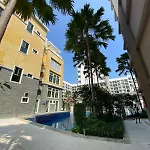 Condo With Gorgeous Pool