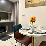 Arcadia Center Suites Near Walking Street And Beach