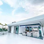 วิลล่า Near & Walk Street Luxury *