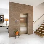 Near & Walk Street Luxury *