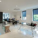 วิลล่า Near & Walk Street Luxury Pattaya
