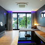 Near & Walk Street Luxury วิลล่า