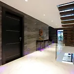 วิลล่า Near & Walk Street Luxury Pattaya